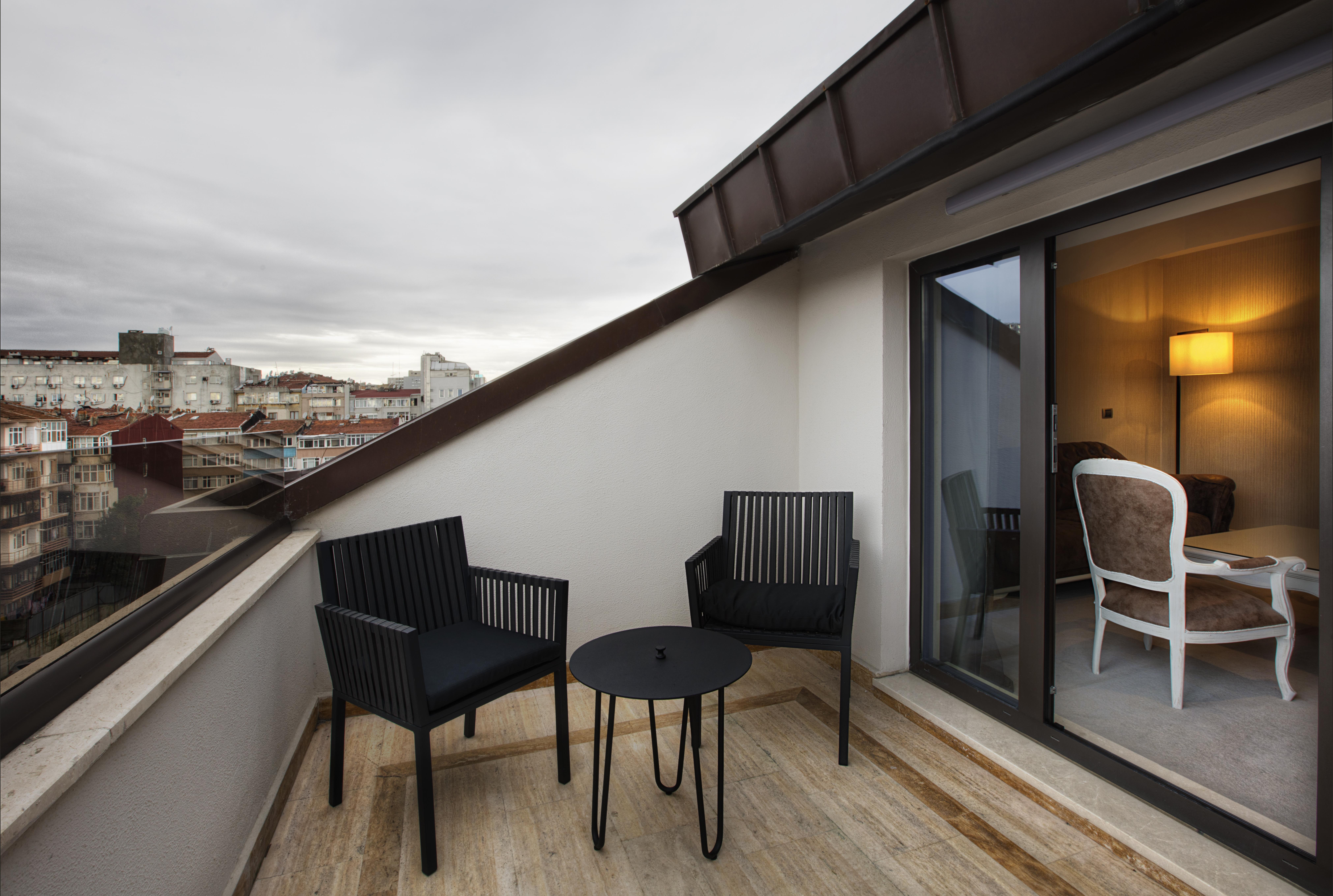 Ottoman'S Life Hotel Deluxe Istanbul Exterior photo A balcony